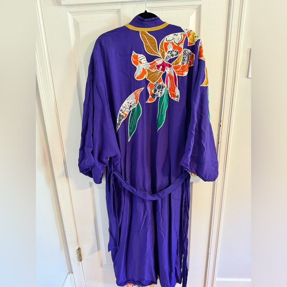 Vintage Gold Label Victoria’s Secret robe - Picture 6 of 7